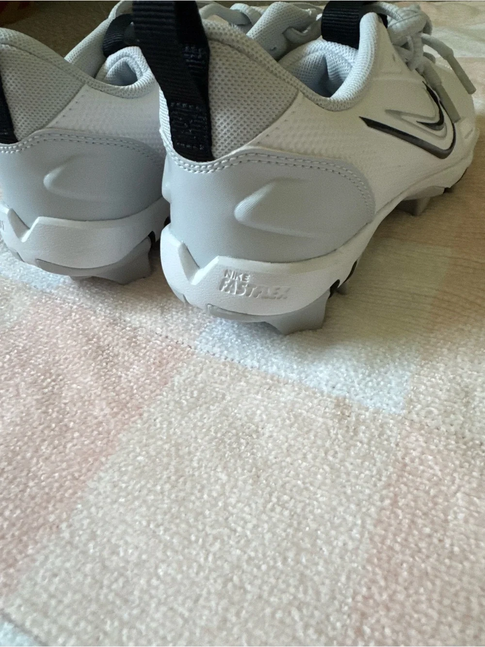 Nike White Kids Baseball Cleats Boys Size 2